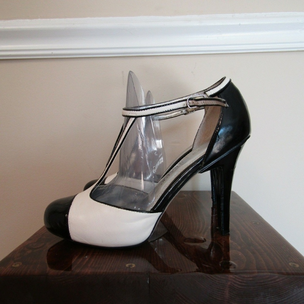 💥Sale💥White house black market heels